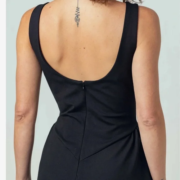 Sundays Diyana Dress - Classic Black Sleeveless Fit-and-Flare Dress - Picture 4 of 5